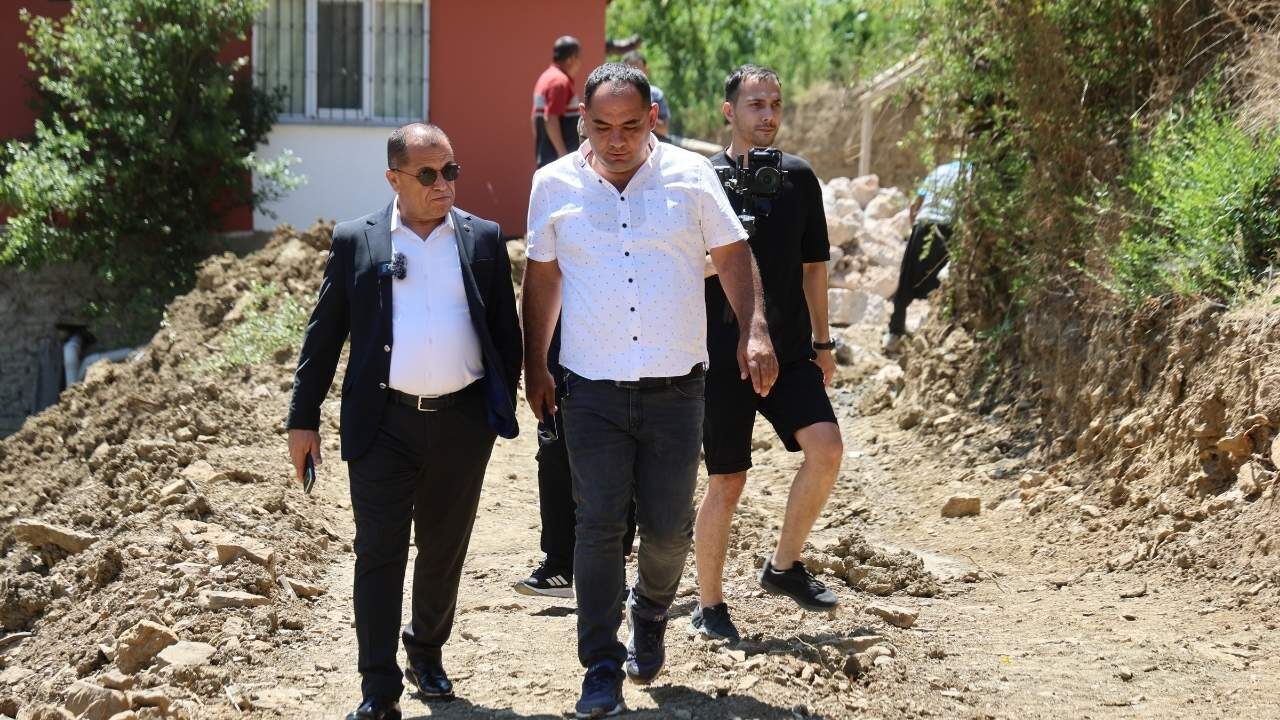 Saimbeyli'de El Arabasında Hasta Taşıyan Ailenin Yol Çilesi Son Buldu-1