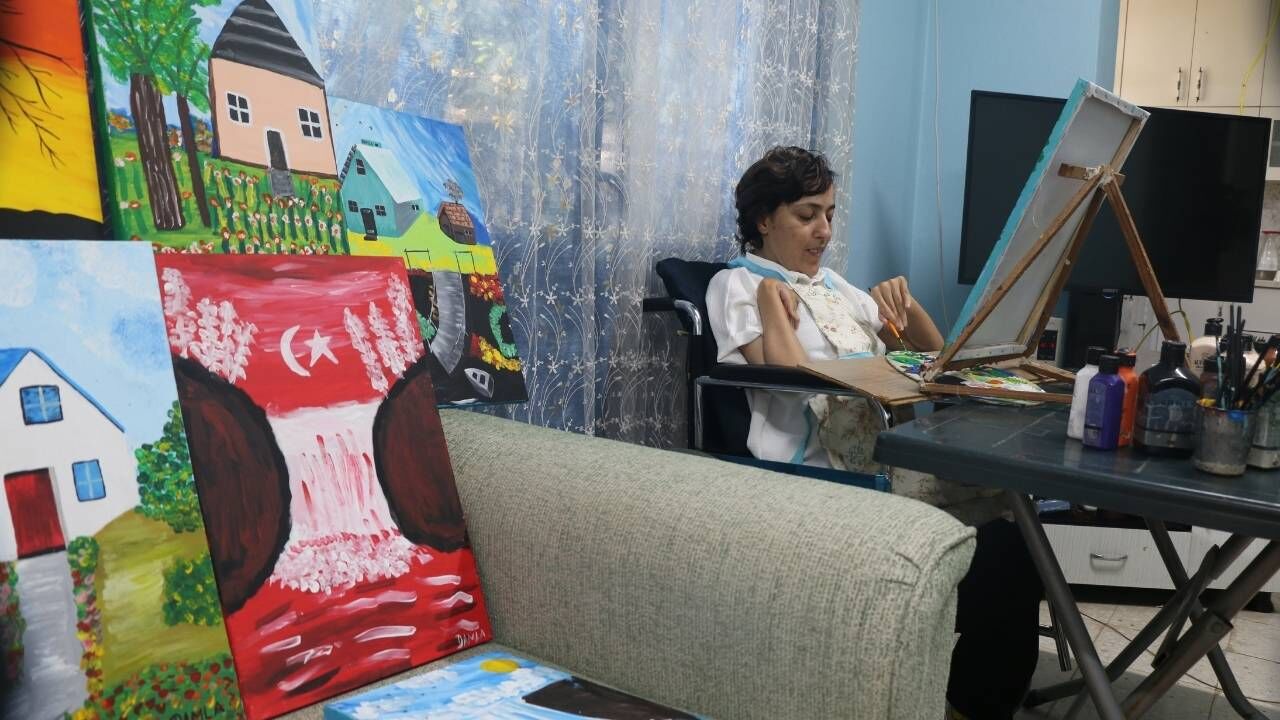 Serebral Palsili Damla Çizdiği Resimlerle Hayatına Renk Katıyor (2)