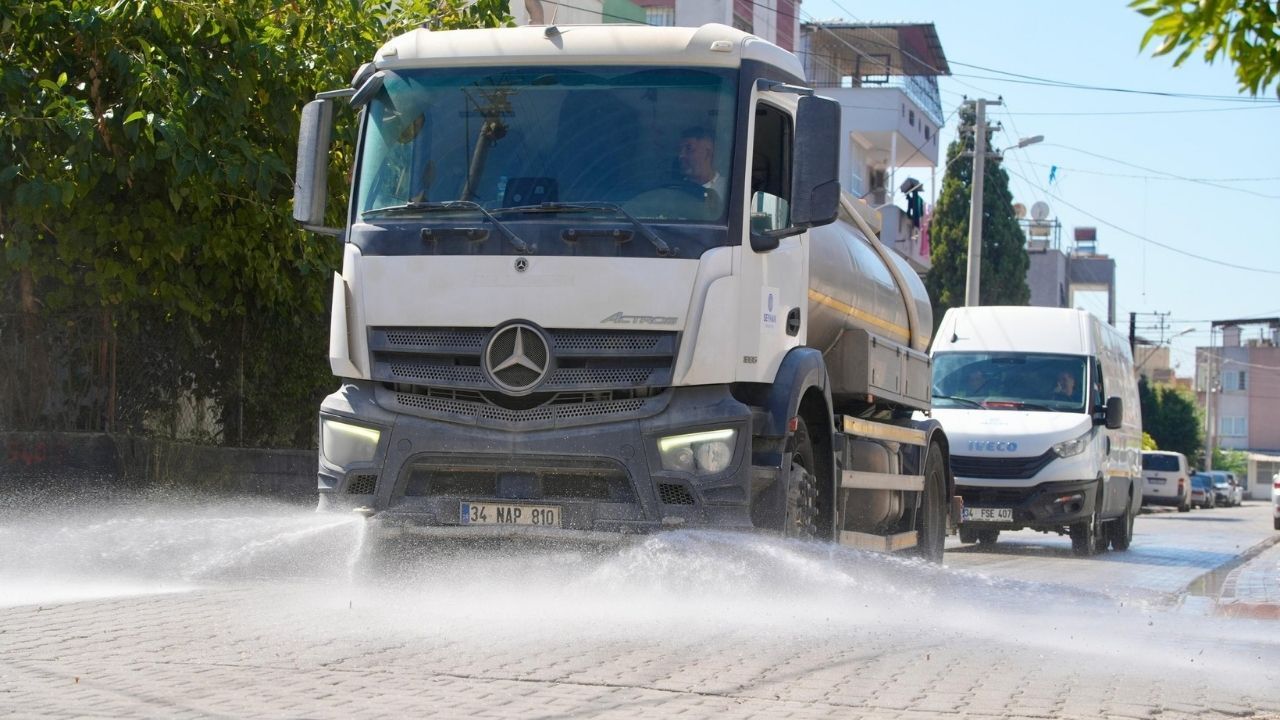 Seyhan Belediyesi'nden Ilçe Genelinde Kesintisiz Temizlik Mesaisi (1)