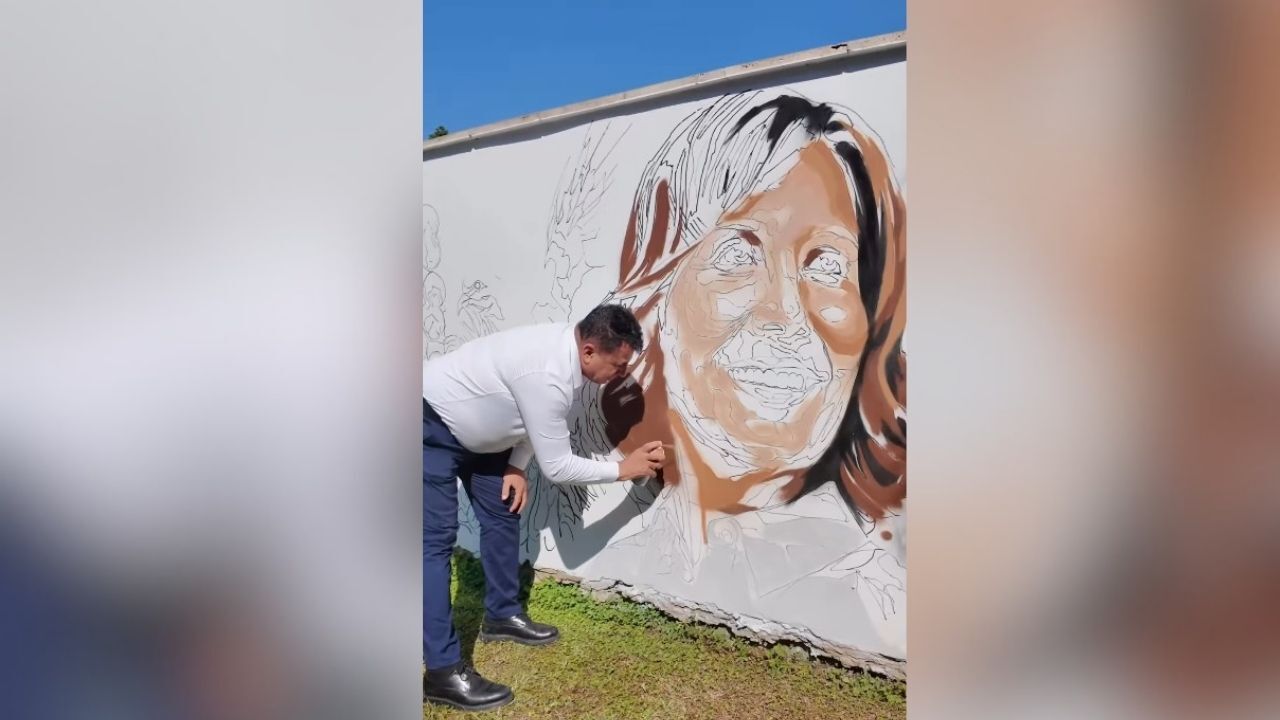 Seyhan Belediyesi'nden Oya Tekin'e Özgürlük Grafitisi (3)