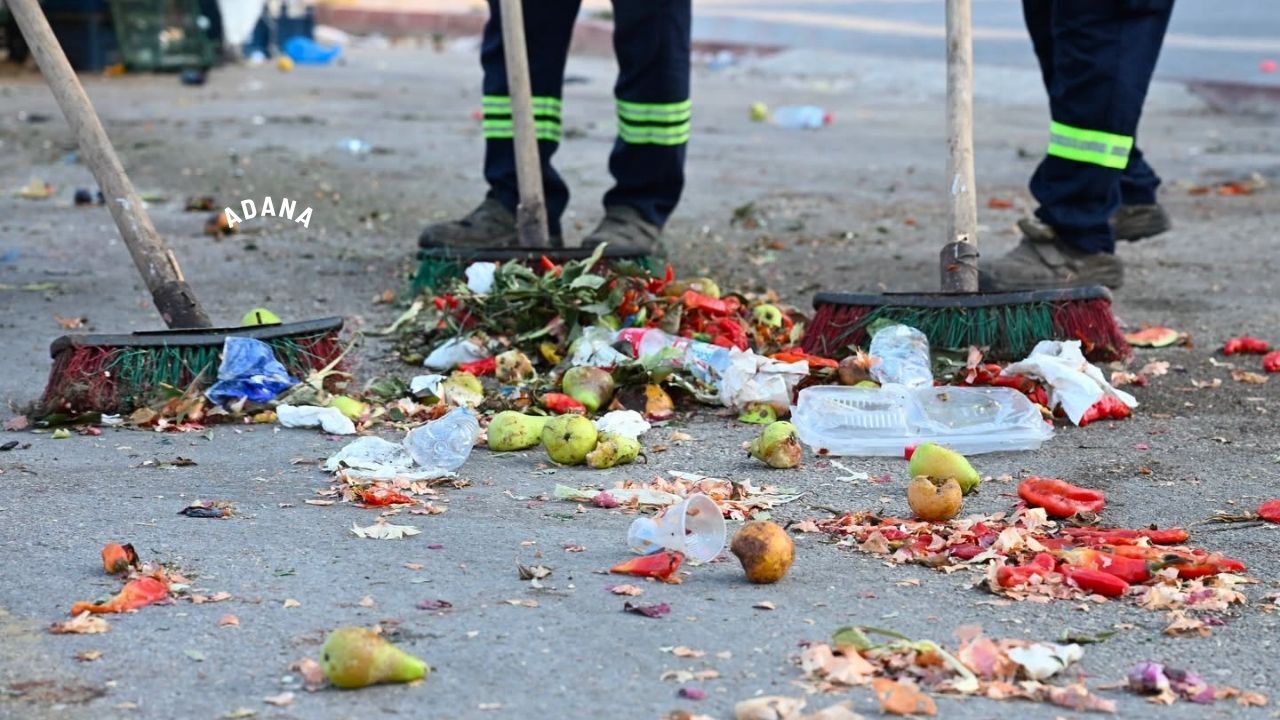 Seyhan’da Pazar Yerlerinde Hummalı Temizlik Çalışması (1)