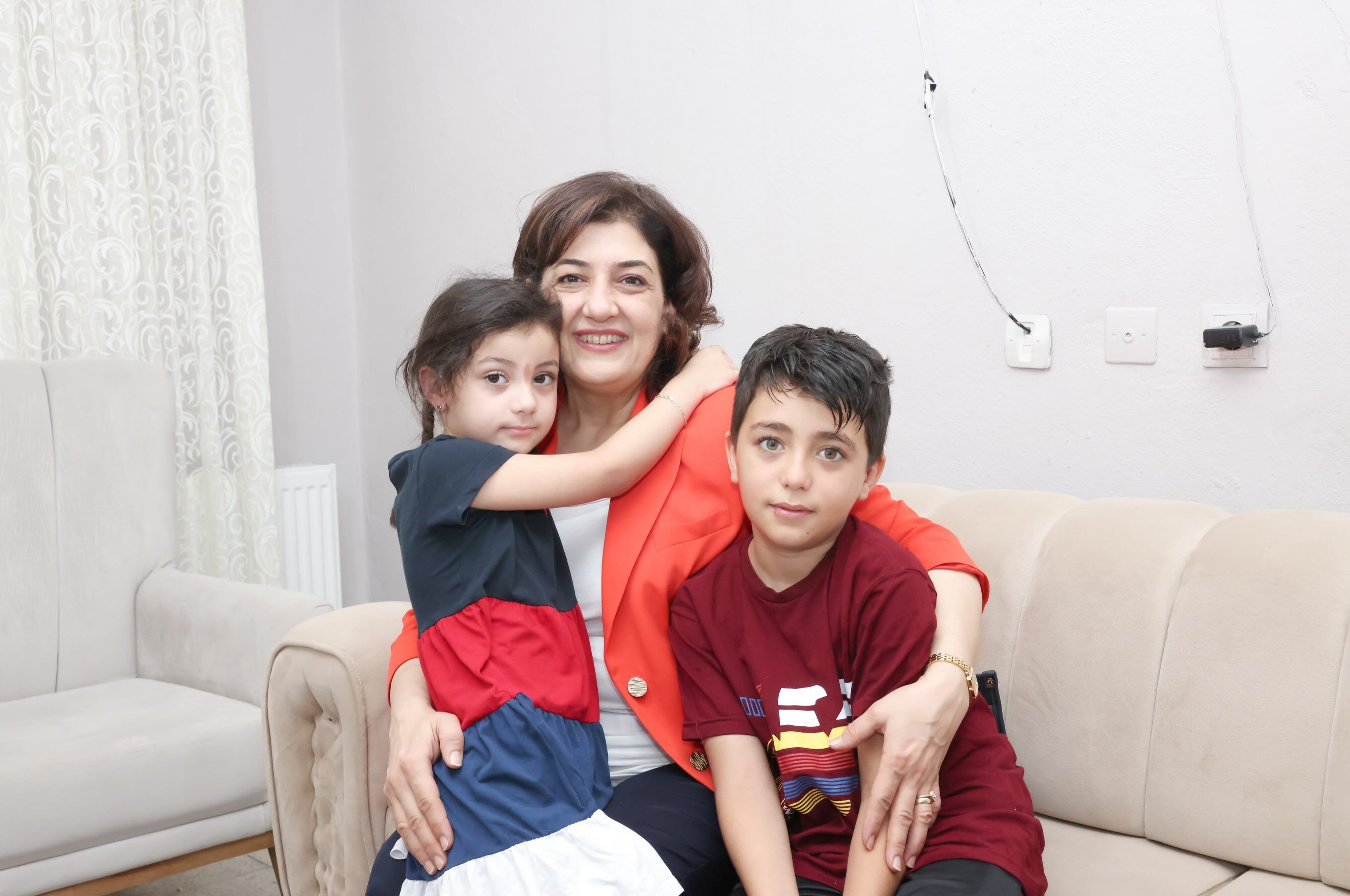 Süreyya Yavuz Hanımefendi’den Adana’da Anlamlı Ev Ziyaretleri Her Ailenin Yanındayız (2)