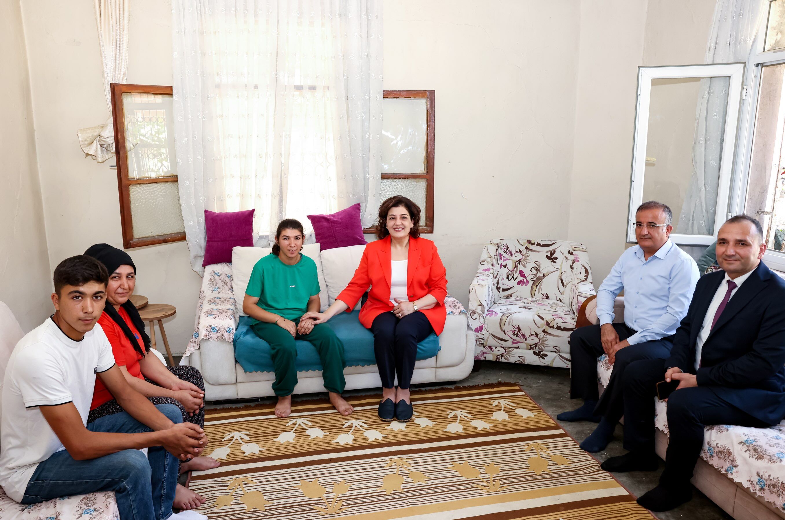 Süreyya Yavuz Hanımefendi’den Adana’da Anlamlı Ev Ziyaretleri Her Ailenin Yanındayız (3)