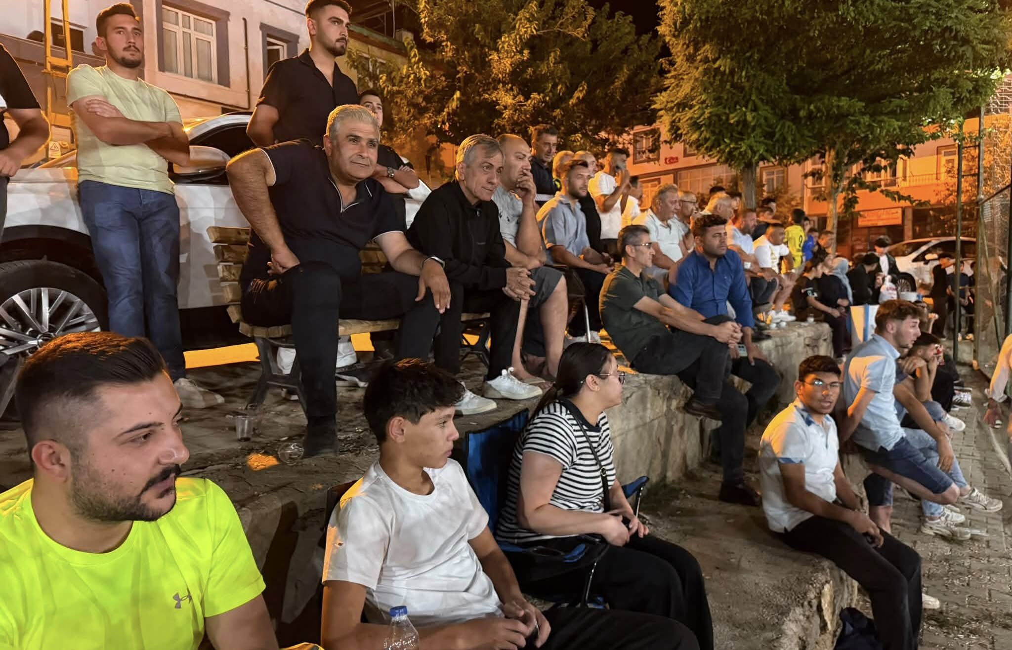 Tufanbeyli'de Dostluk Ve Rekabet Sahada Buluştu (1)