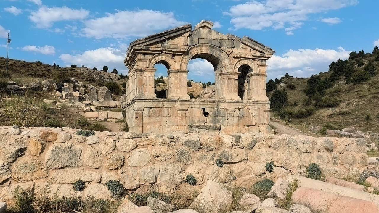 Tufanbeyli'deki Şar Ören Yeri Binlerce Yıllık Geçmişiyle Dikkat Çekiyor (2)
