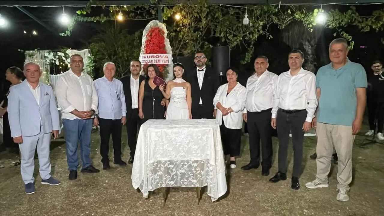 Umut Yüzer Ile Esra İncekalan Dünya Evine Gird (1)