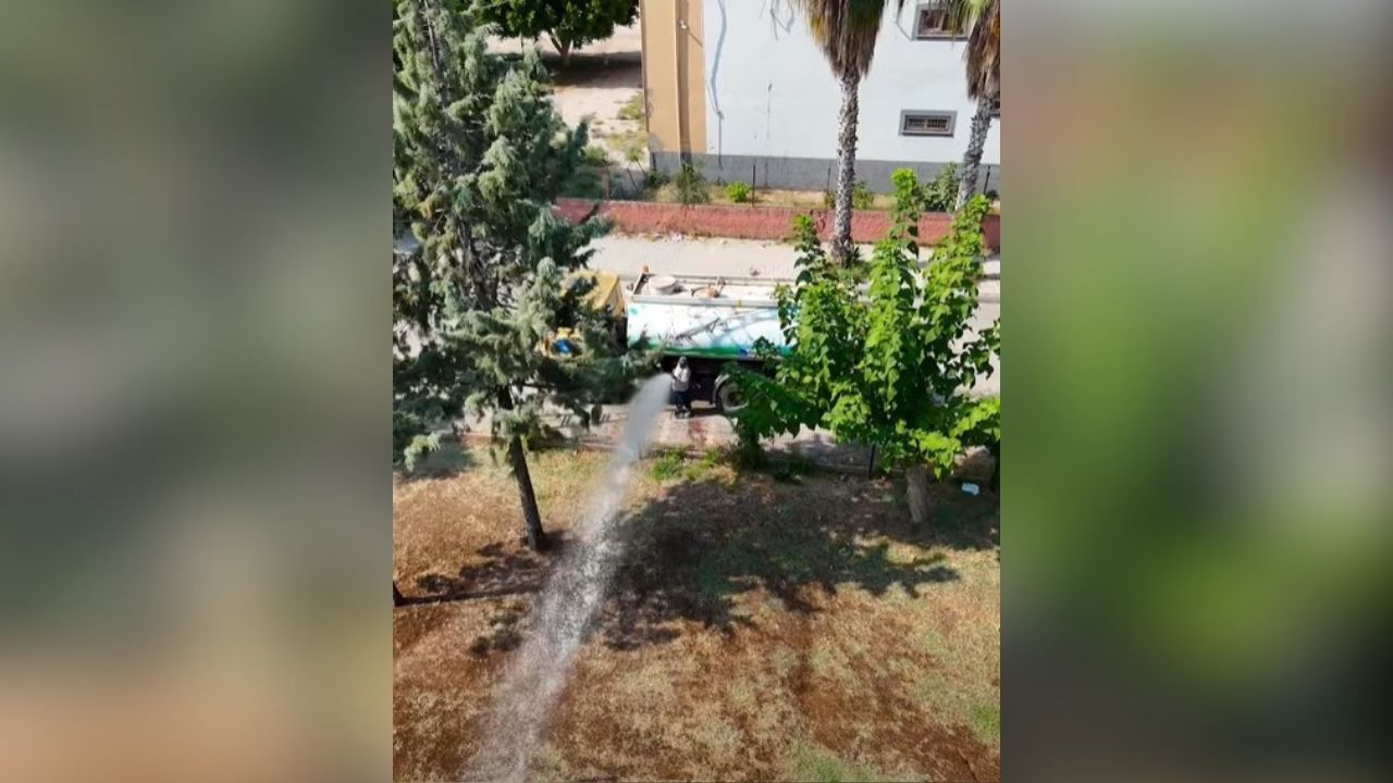 Yüreğir Belediyesi Parklarda Bakım Çalışmalarını Sürdürüyor (1)