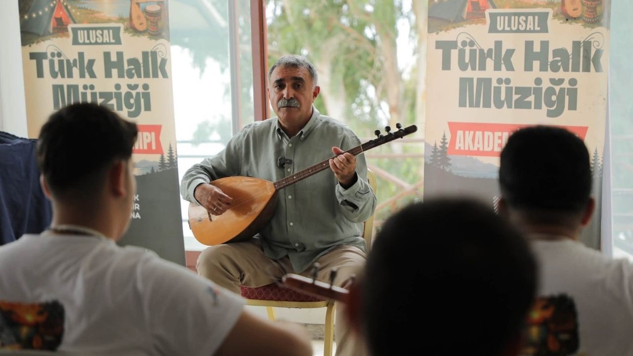 1. Ulusal Türk Halk Müziği Kampı Sona Erdi (1)