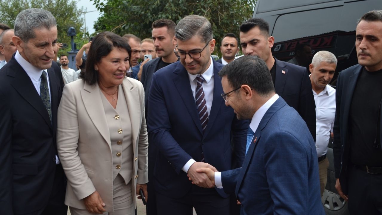 Adalet Bakanı Akın Gürlek Adana'da 'Türkiye Yüzyılı' Buluşmasına Katıldı (3)