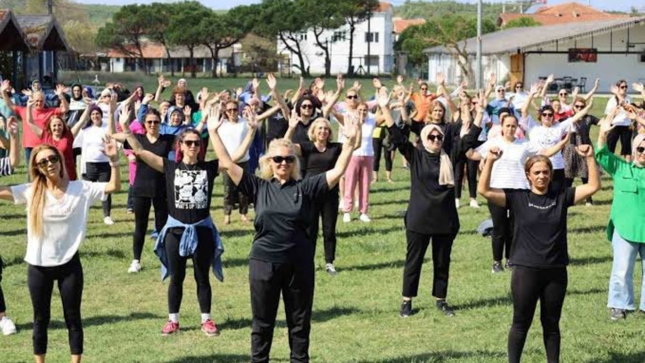 Adana Büyükşehir Belediyesi'nden Zumba etkinliği