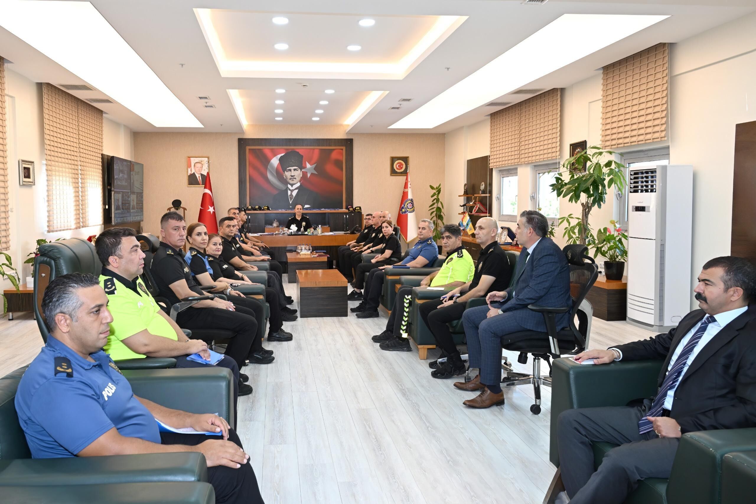 Adana Emniyet Müdürlüğü’nden Okul Güvenliği Ve Koordinasyon Toplantısı (1)