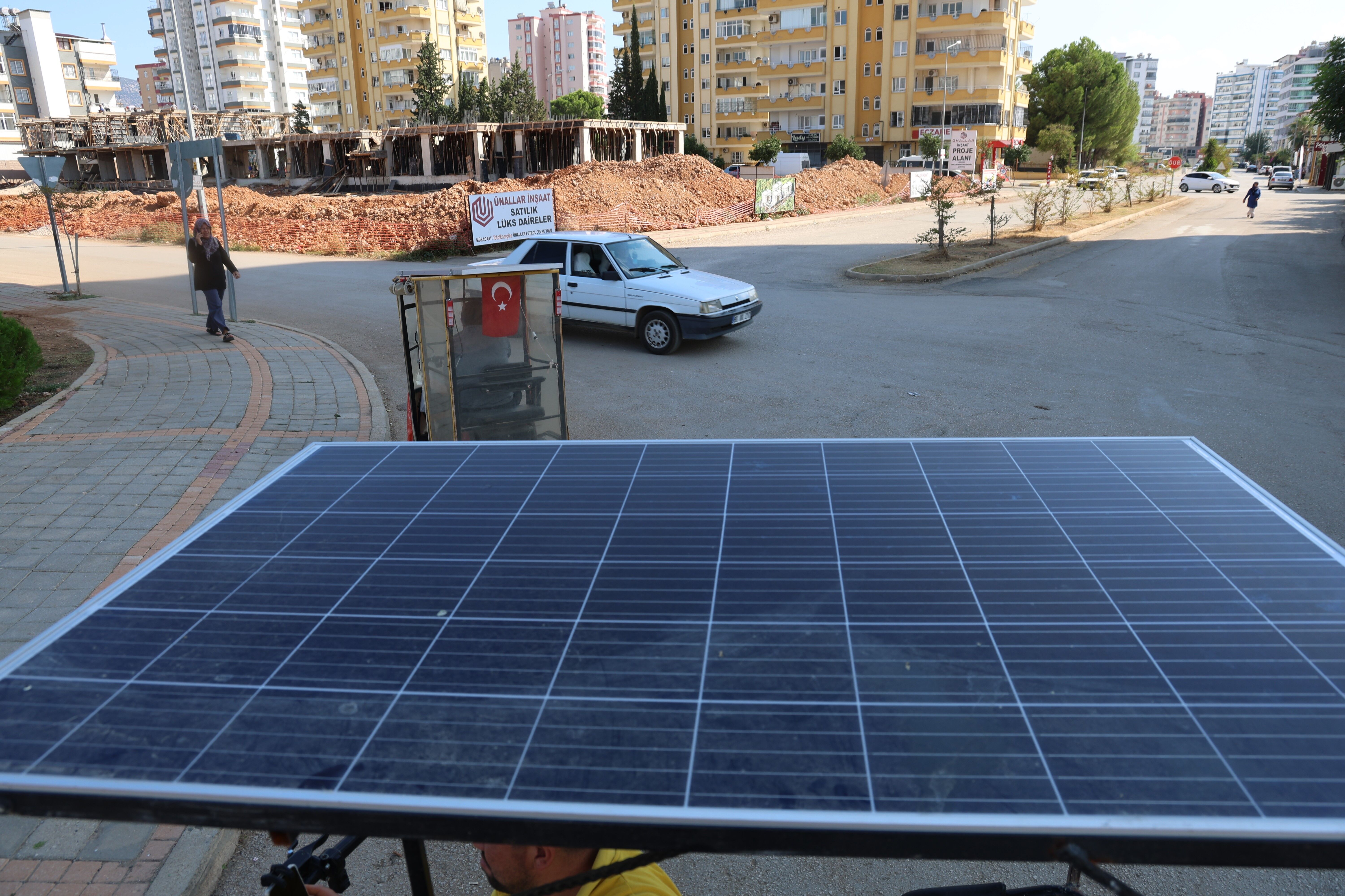 Adana Güneşi Bu Kez Dondurmacının Işine Yaradı (1)