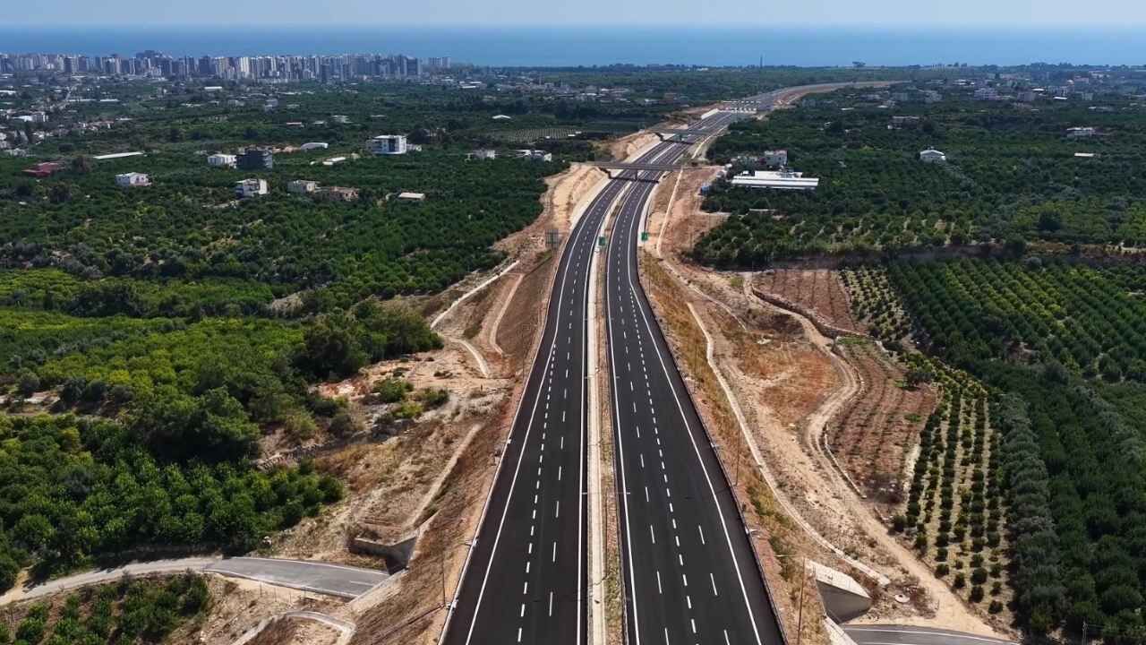 Adana-Mersin ulaşımını rahatlatacak otoyolda sona gelindi