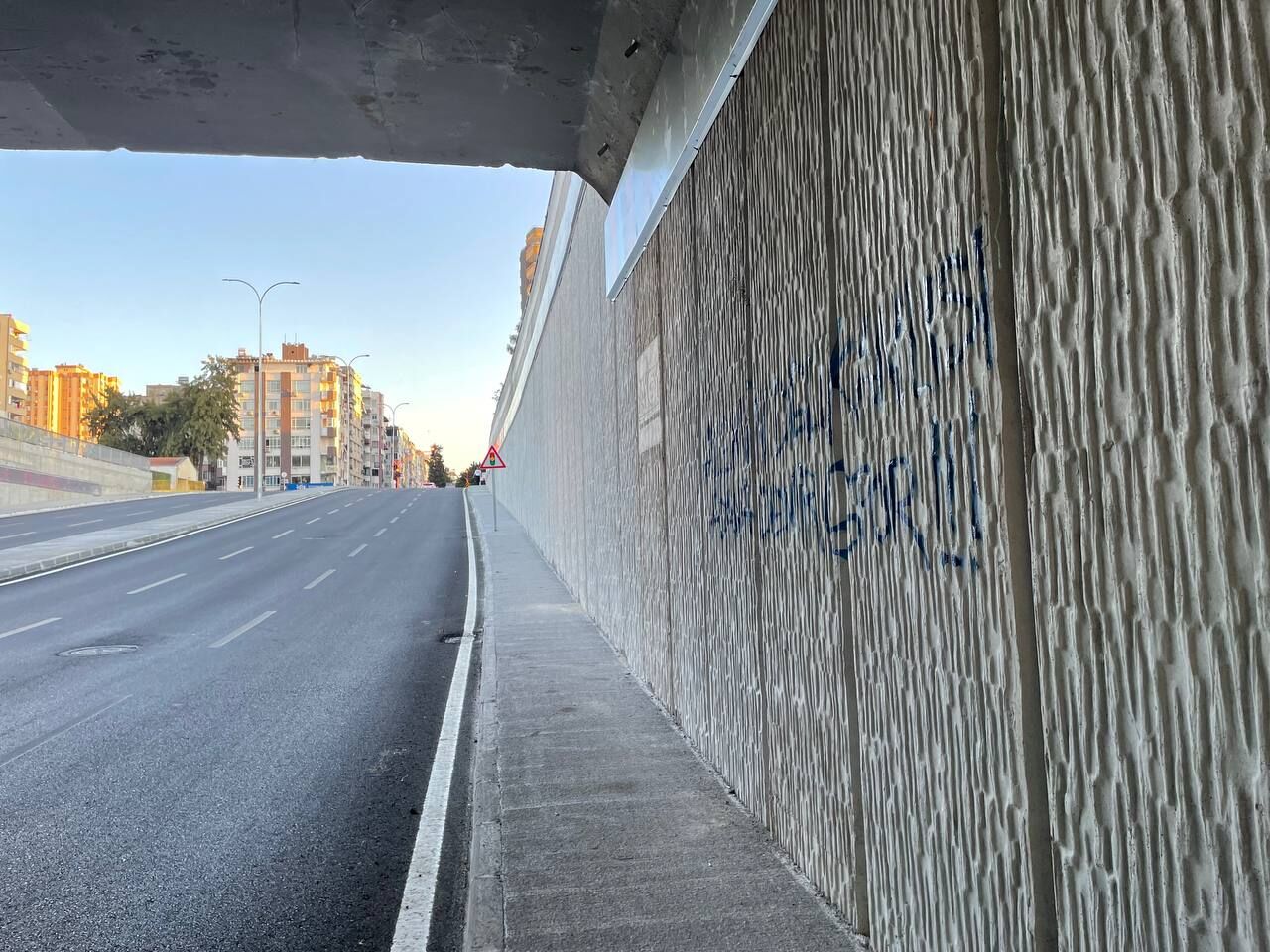 Adana’da 11 Eylül’de Açılmıştı Kasım Gülek Altgeçidi’nin Duvarlarına Yazılar Yazıldı (1)