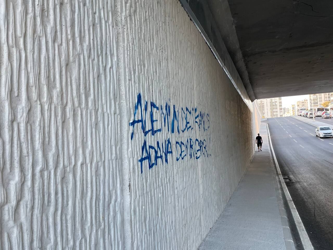 Adana’da 11 Eylül’de açılmıştı: Kasım Gülek Altgeçidi’nin duvarlarına yazılar yazıldı