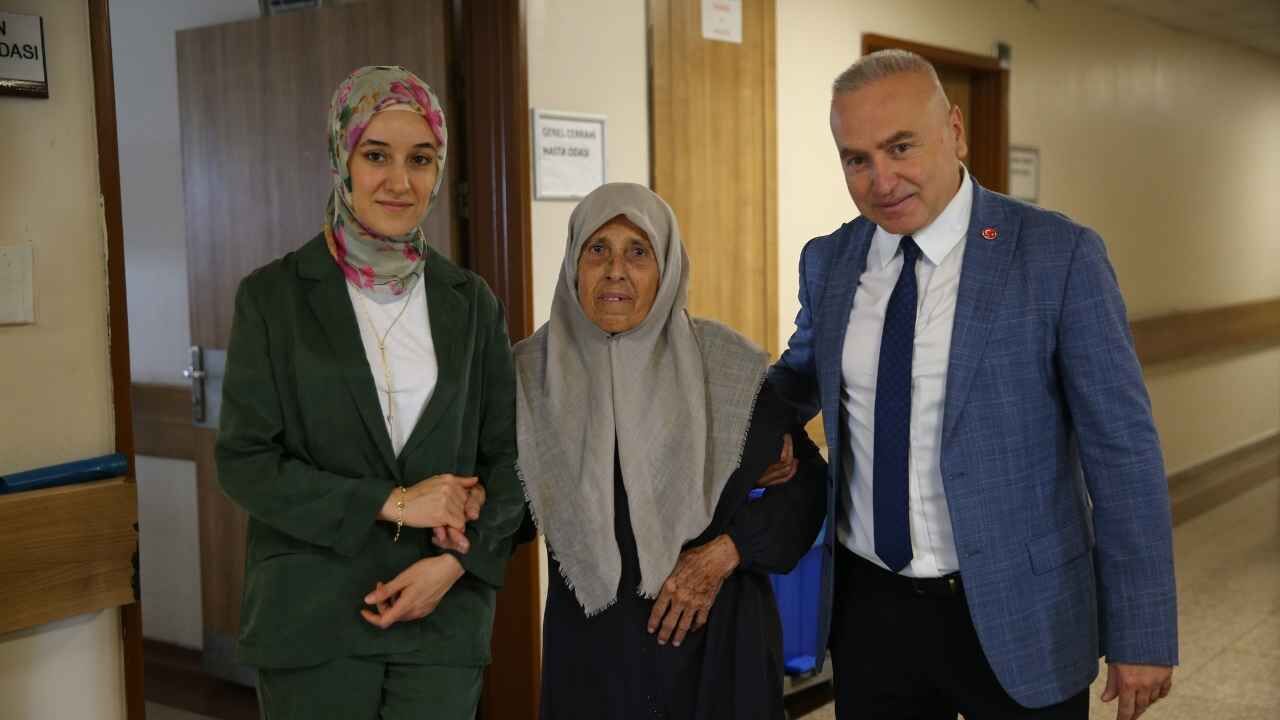 Adana’da 77 Yaşındaki Hasta Uyutulmadan Kanser Ameliyatı Oldu