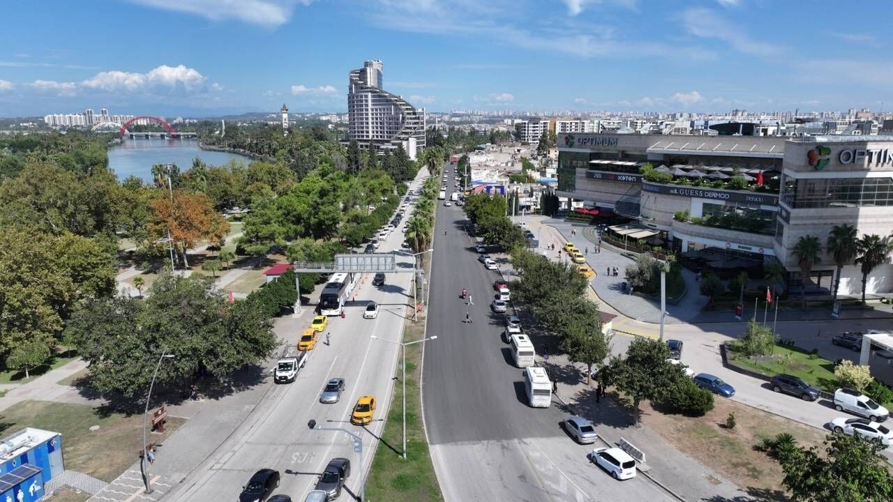 Adana’da Hacı Sabancı Bulvarı’nda asfalt çalışması sürüyor