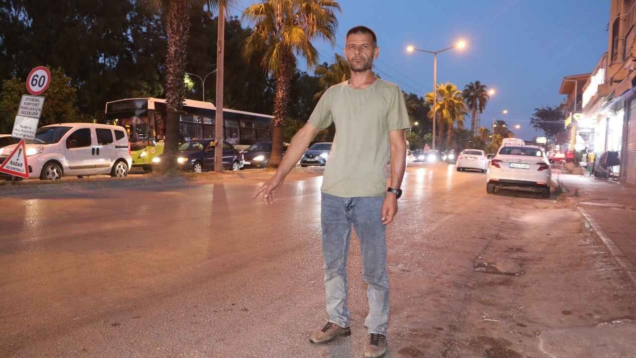 Adana’da Halk Otobüsünün Açık Kapısı Bisikletliye Çarptı O Anlar Kamerada (1)