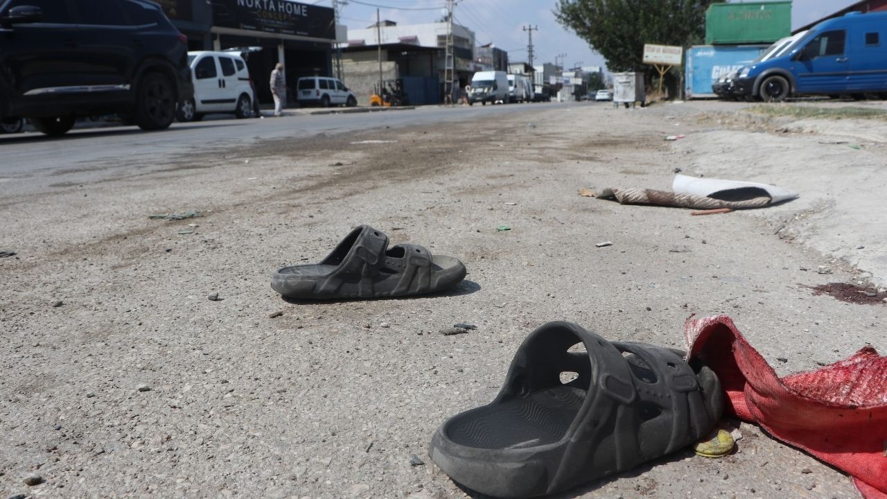 Adana’da Minibüsün Çarptığı 11 Yaşındaki Çocuk Ağır Yaralandı (1)