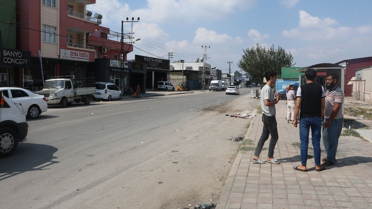 Adana’da Minibüsün Çarptığı 11 Yaşındaki Çocuk Ağır Yaralandı (2)