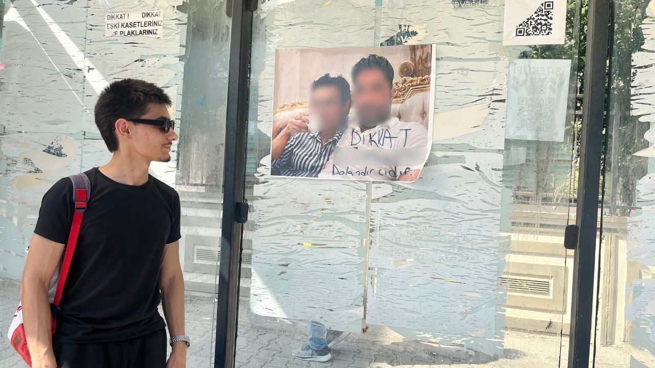 Adana’da Otobüs Durağında Dikkat Çeken Ilan “Dikkat, Dolandırıcıdır” (3)