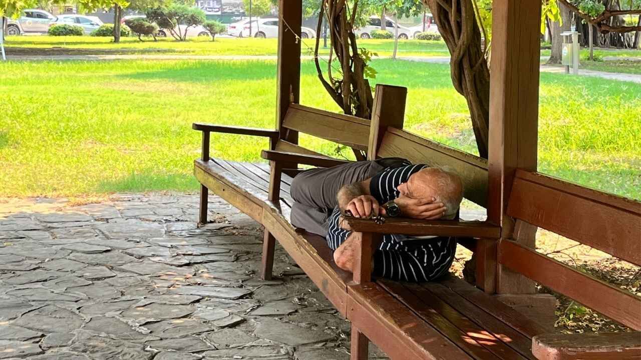 Adana’da Termometreler 43 Dereceyi Gösterdi Güneşle Ateşkes Istiyoruz (2)