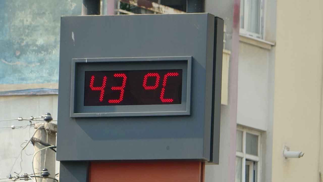 Adana’da Termometreler 43 Dereceyi Gösterdi Güneşle Ateşkes Istiyoruz (3)
