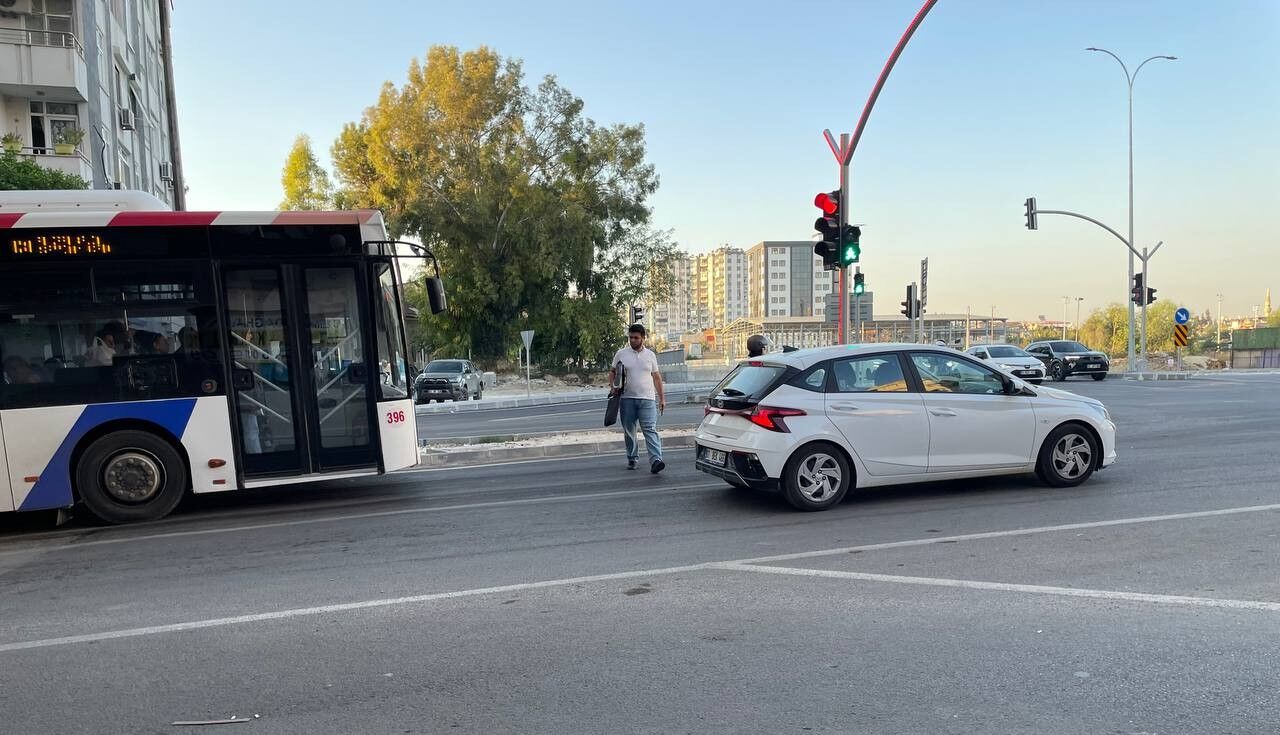 Adana’da yeni açılan Kasım Gülek Altgeçidi’nde yaya geçidi sorunu