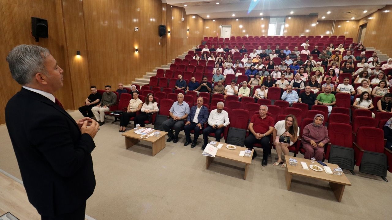 Adana’da Yurt Personeline Yönelik Gelişim Eğitimi Başladı (2)