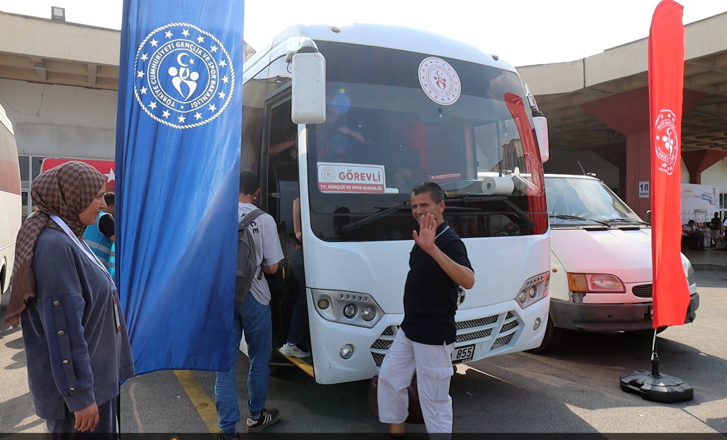 Adana’ya Gelen Üniversite Öğrencilerine Otogardan Yurda Ulaşım Desteği (3)