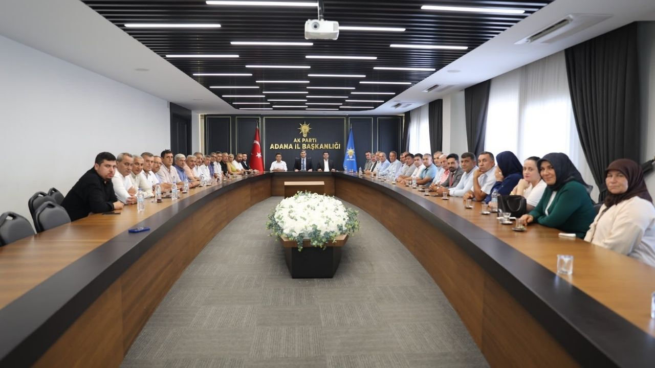 Ak Parti Adana İl Başkanlığı'nda Kozan Heyeti Ağırlandı Muhtarların Talepleri Masaya Yatırıldı (1)
