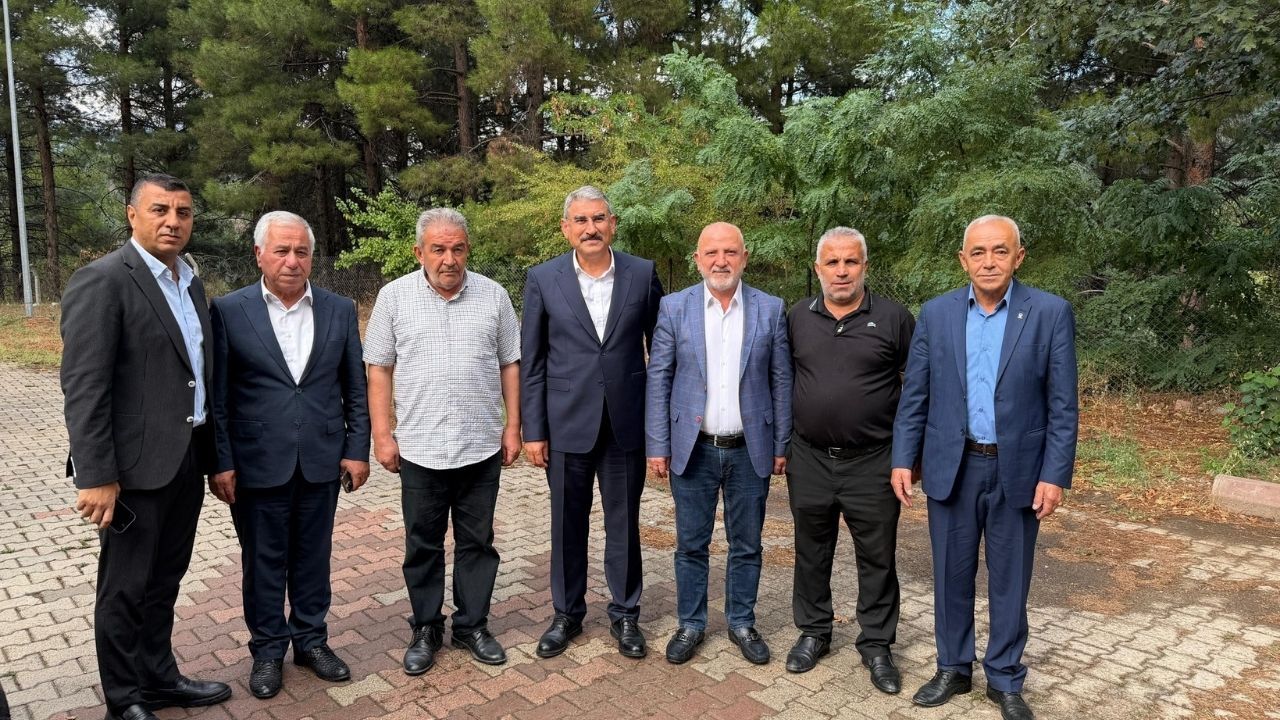 Ak Parti’den Adana’nın Ilçelerinde Türkiye Yüzyılı Buluşmaları (2)