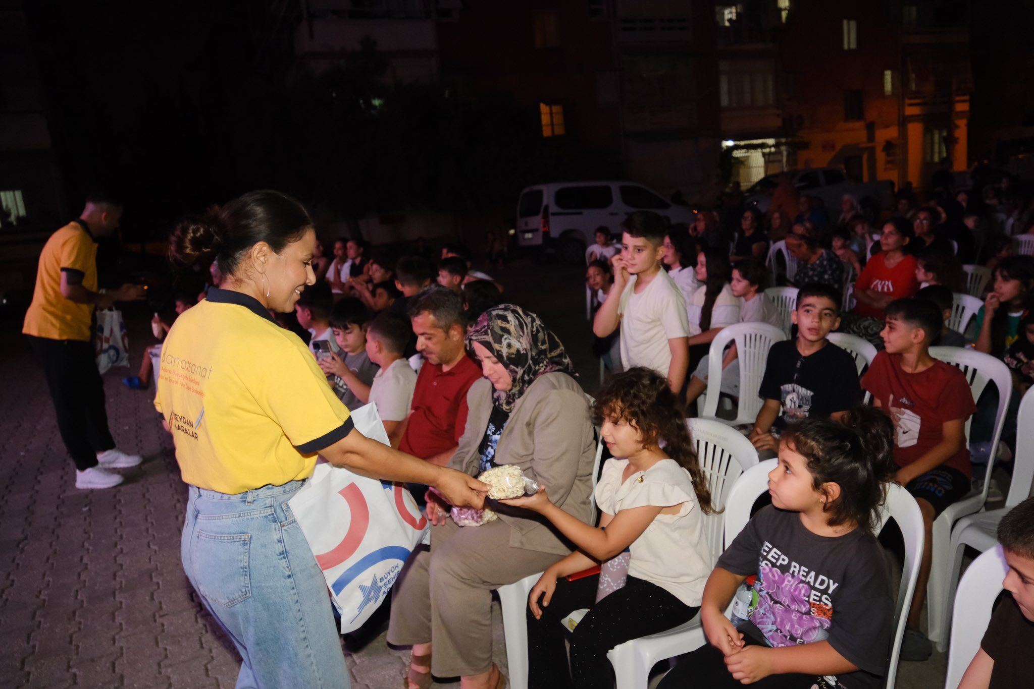 Altın Koza Coşkusu Adana Mahallelerine Yayıldı (2)