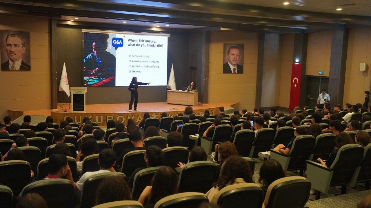 Astronot Aisha Bowe Çukurova Üniversitesi'nde öğrencilerle buluştu