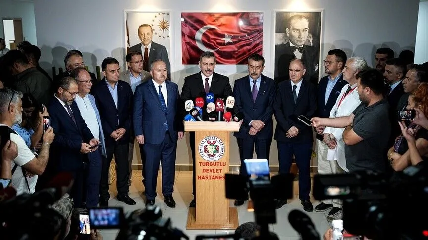 Bakanlar Çiftçi ve Tekin'den Turgutlu'daki yaralı öğrencilere ziyaret