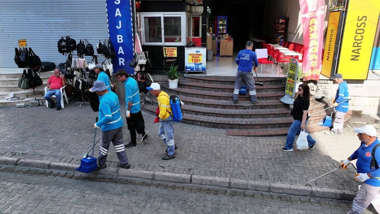 Büyükşehir’den Kent Genelinde Kapsamlı Temizlik Çalışması (2)