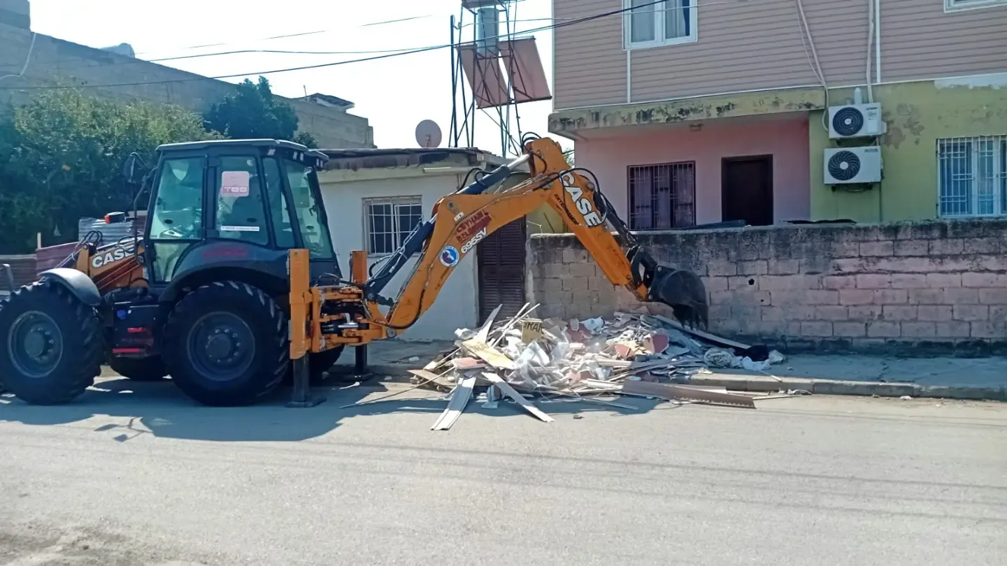 Ceyhan Belediyesi'nden Kesintisiz Temizlik Seferberliği 724 Sahadayız (2)