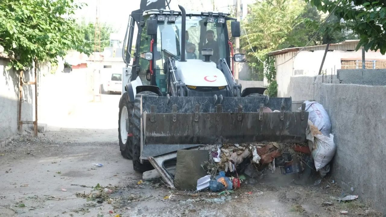Ceyhan’da Cadde Ve Sokaklar Temizleniyor