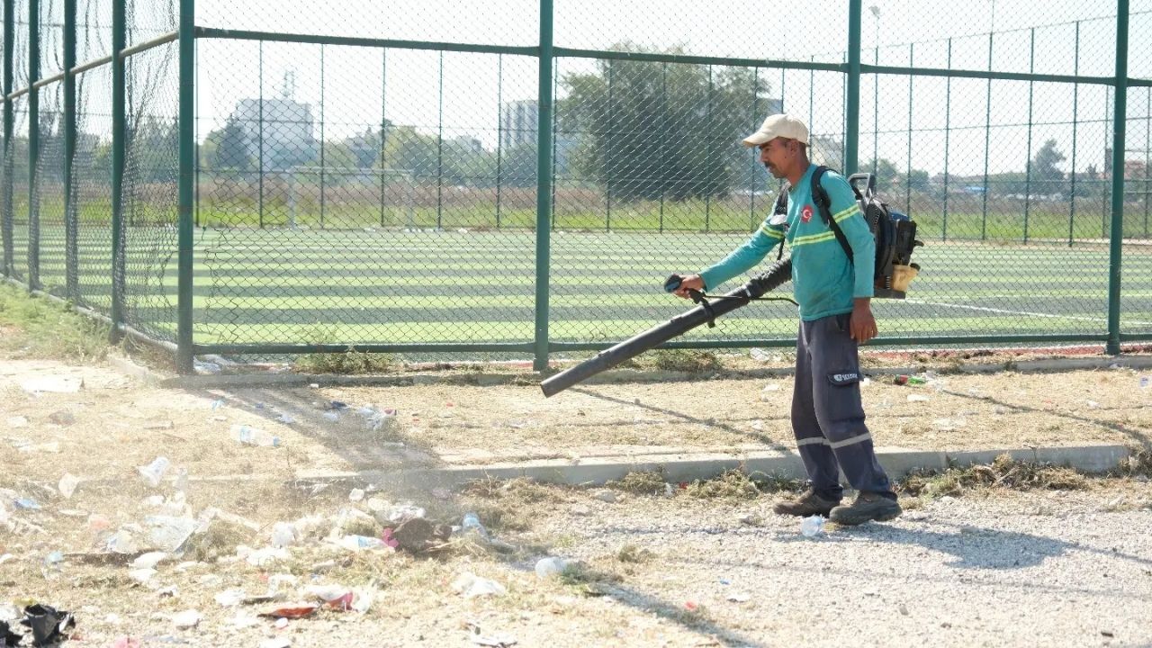 Ceyhan’da Temizlik Mesaisi Sürüyor