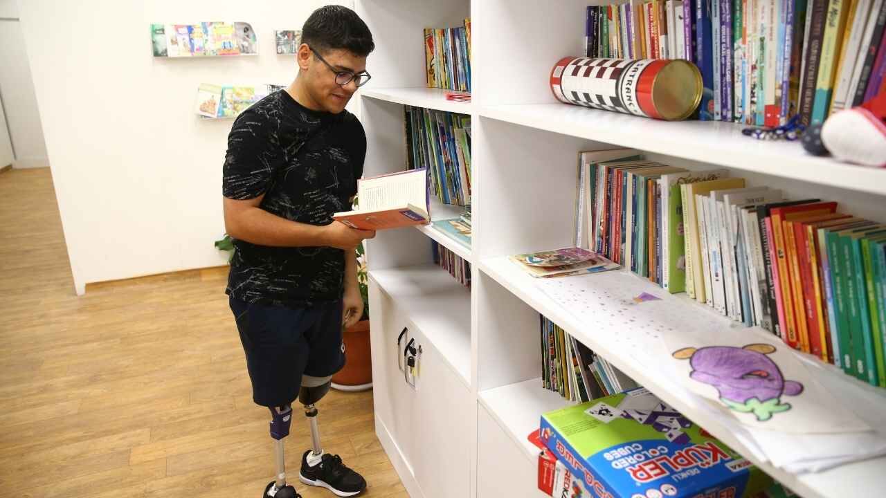 Depremde Ailesini Ve 3 Uzvunu Kaybetti Adana’da Yeniden Ayağa Kalktı (2)