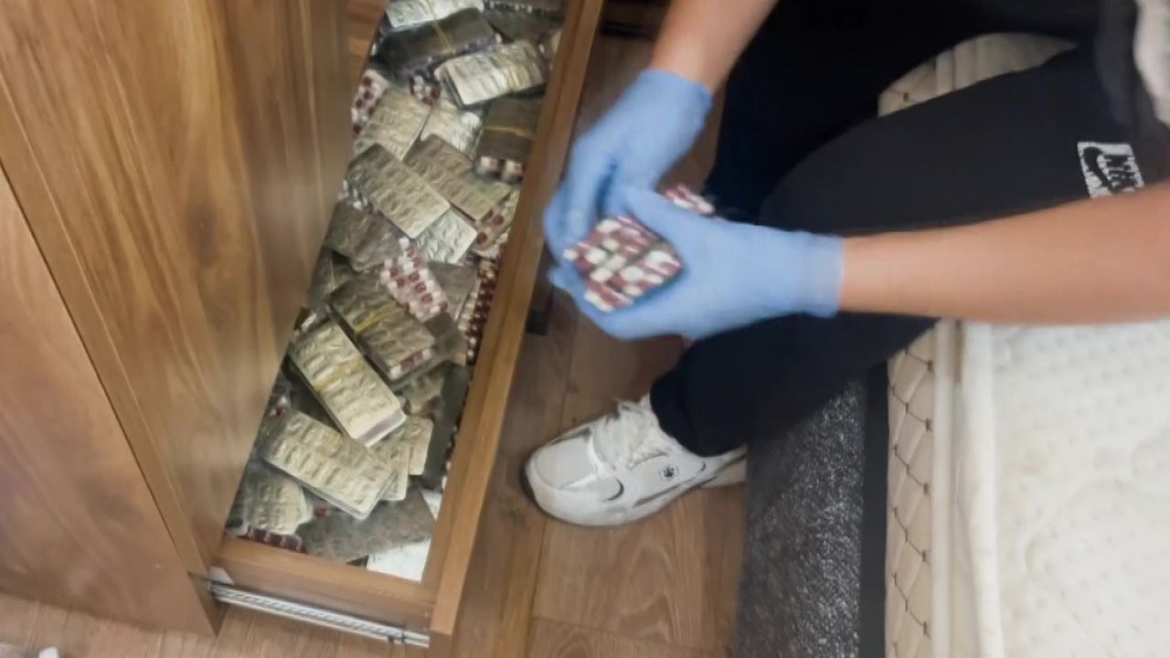 Evlerinden Uyuşturucular Ve Silahlar Çıktı 9 Şüpheli Tutuklandı (3)