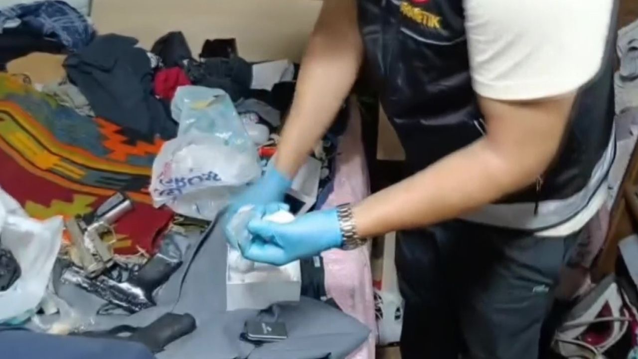 Evlerinden Uyuşturucular Ve Silahlar Çıktı 9 Şüpheli Tutuklandı (4)