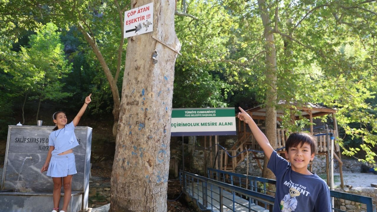 Feke’de dikkat çeken tabela: “Çöp atan eşektir”
