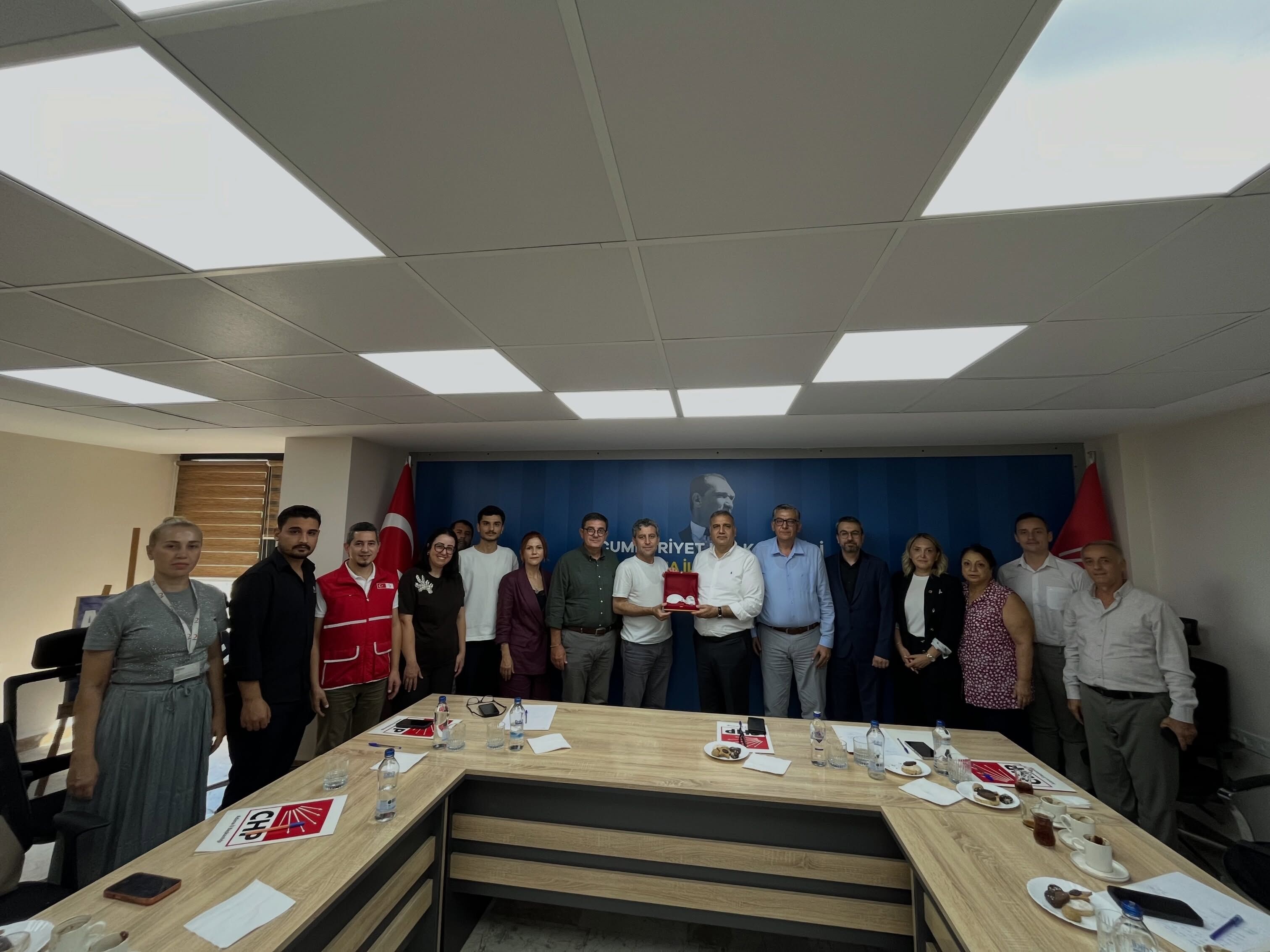 Kızılay Heyetinden Chp Adana İl Başkanlığına Anlamlı Ziyaret (1)