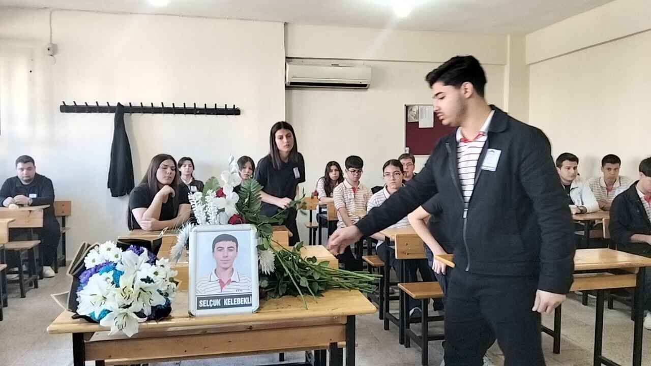 Kozan’da Kazada Hayatını Kaybeden Selçuk’un Sırasına Çiçek Bıraktıla