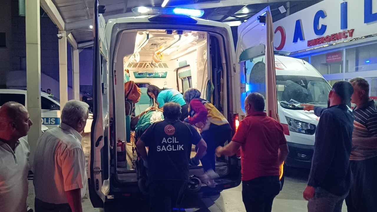 Kozan’da otomobilin çarptığı 69 yaşındaki yaya Adana’ya sevk edildi