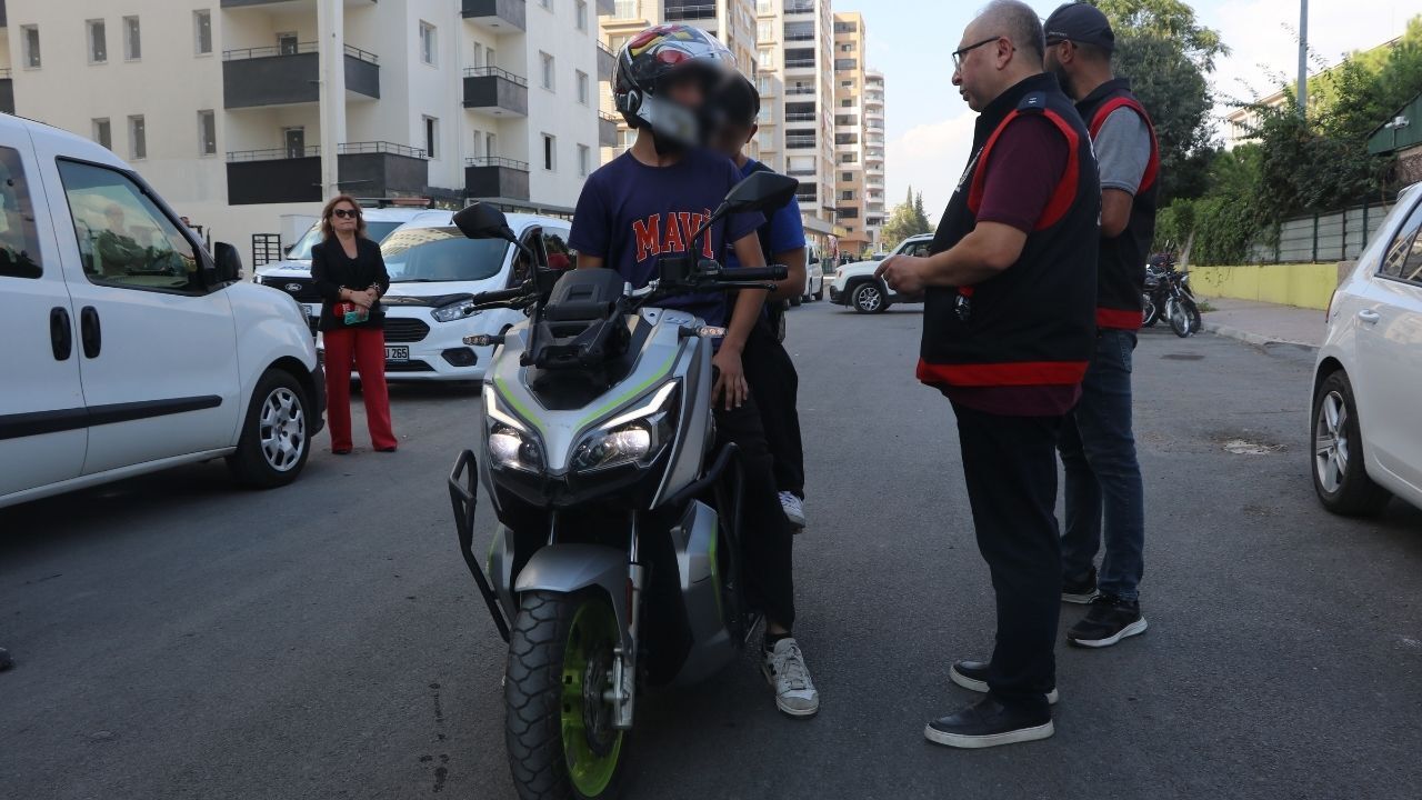 Okulların Ilk Gününde Polisten Güvenlik Uygulaması (2)