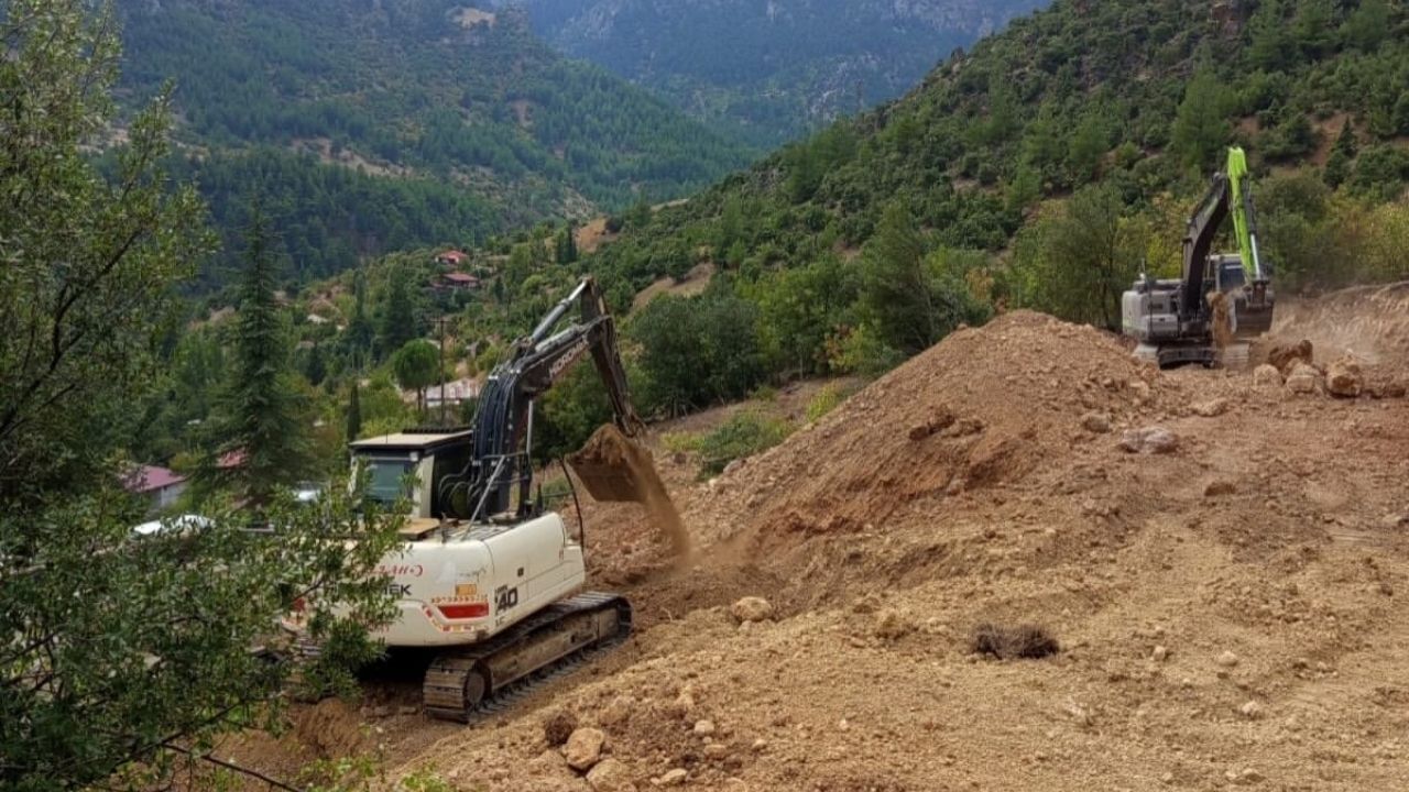 Saimbeyli’de Himmetli Mahallesi’ne yeni halı saha yapılıyor