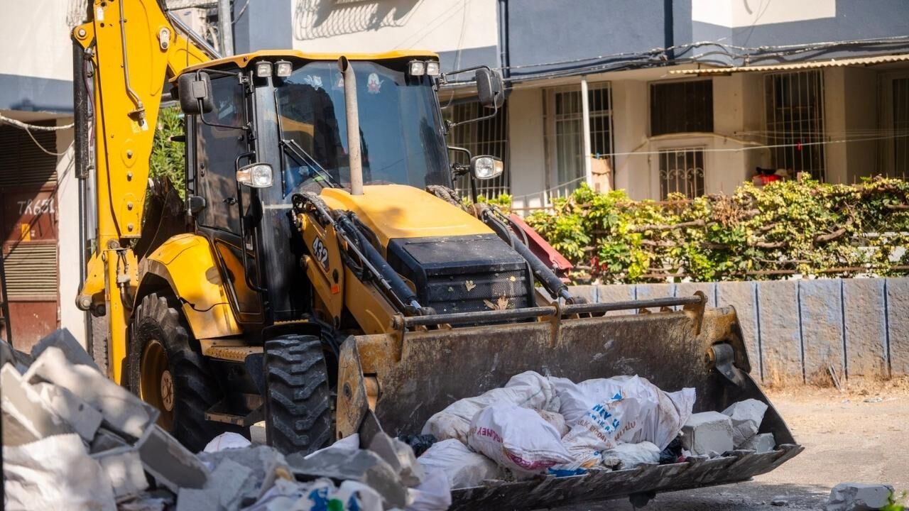 Seyhan'da Yeşilyurt Mahallesi'nde Kapsamlı Temizlik Mesaisi