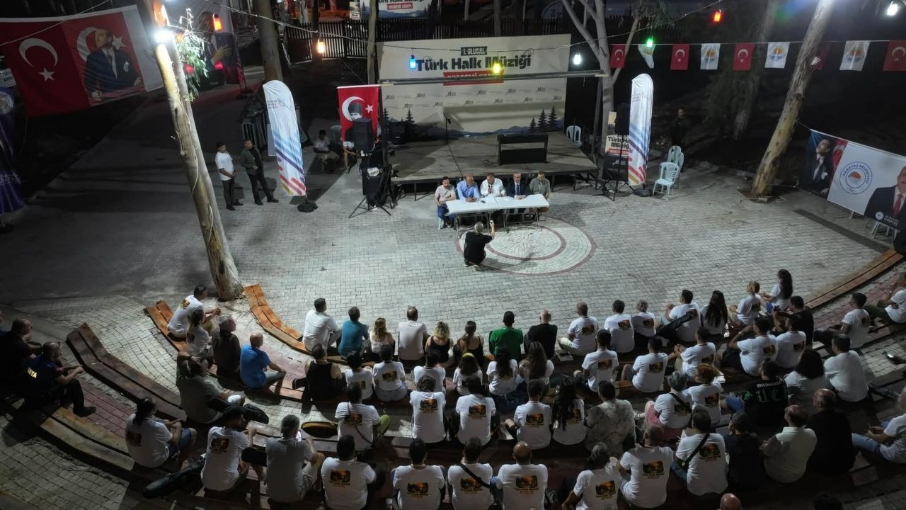 Türk Halk Müziği Tutkunları Karataş’ta Buluştu